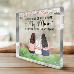 My Mom Is Forever Close To My Heart - Family Personalized Custom Square Shaped Acrylic Plaque - Gift For Mom, Grandma